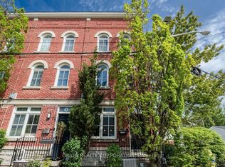 6 Saint Raymond Hts, Toronto, ON M6G4C2
