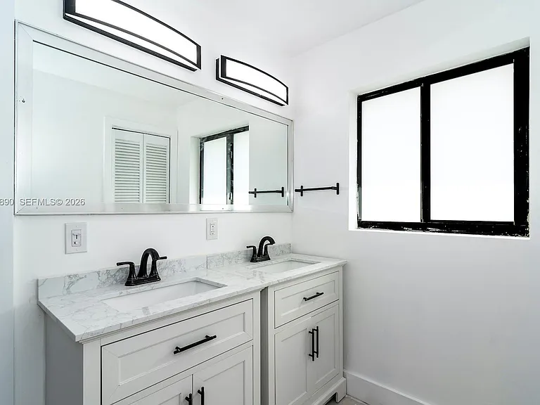 2729 SW 67th Ave — Photo 33