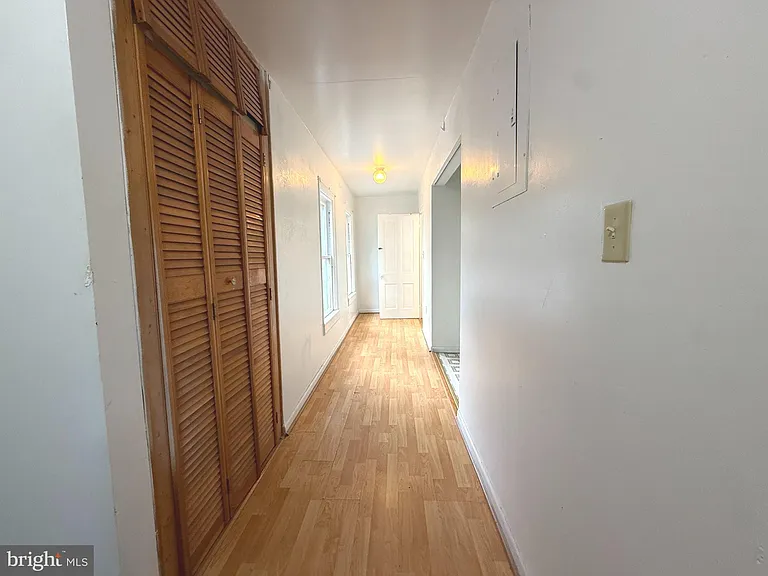 703 2nd St #B — Photo 17