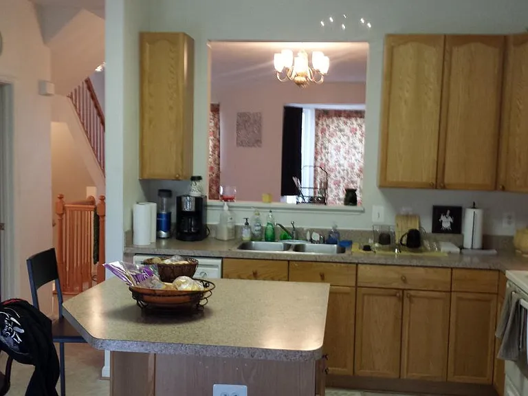 Kitchen, seeing living rm