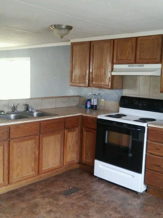 Large kitchen area-plenty of space
