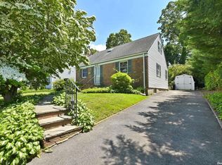 70 Seaman Rd, Glen Cove, NY 11542
