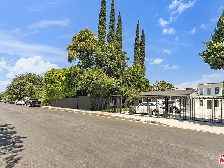 14121 Califa St — Photo 3