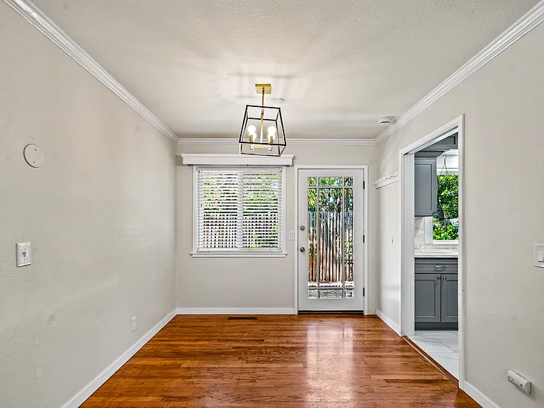 1087 Lariat Ln — Photo 13