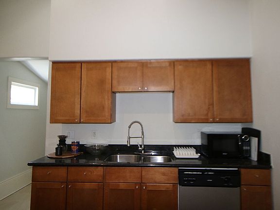 3rd image of 3982 Annunciation St