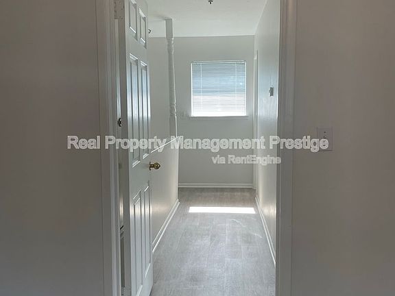 4th image of 807 Danna St