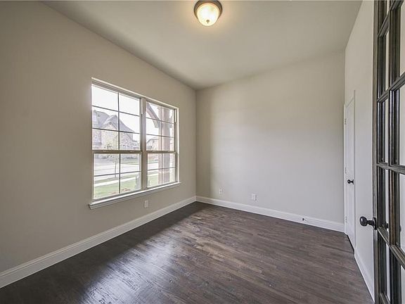 3rd image of 1737 Goliad Way