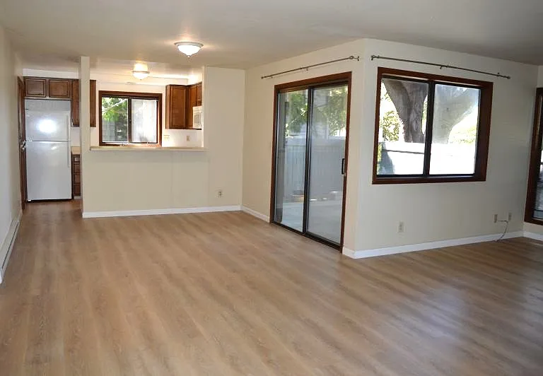 56 Cypress Pl — Photo 2
