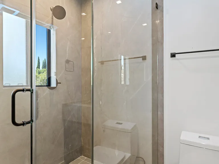 137 S Maple Dr #301 — Photo 13