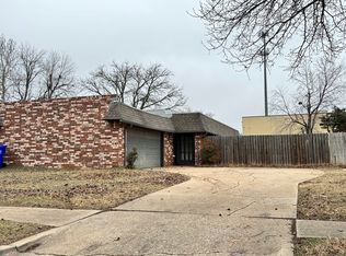 201 N Creekdale Dr, Norman, OK 73072
