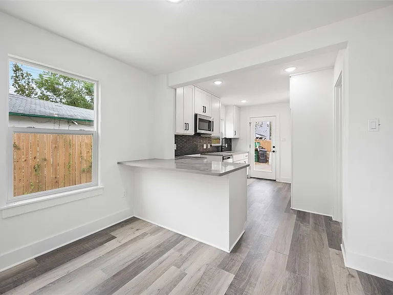 3405 Mount Pleasant St — Photo 6