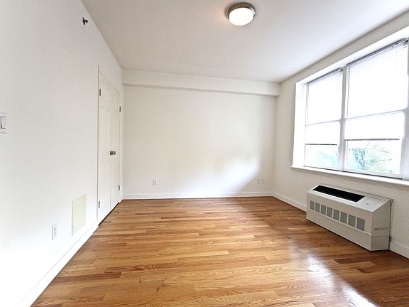 3rd image of 94 Grand Ave APT 4K