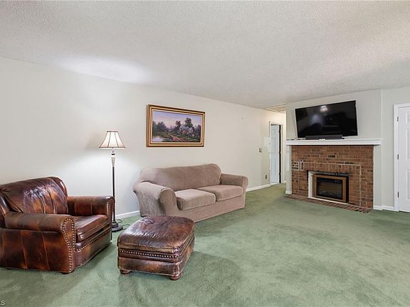 4th image of 1418 Rock Spring St