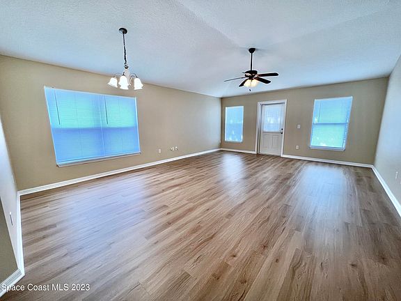 4th image of 441 Loxley Ct