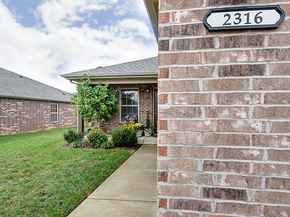 3rd image of 2318 W Bridlewood Trl