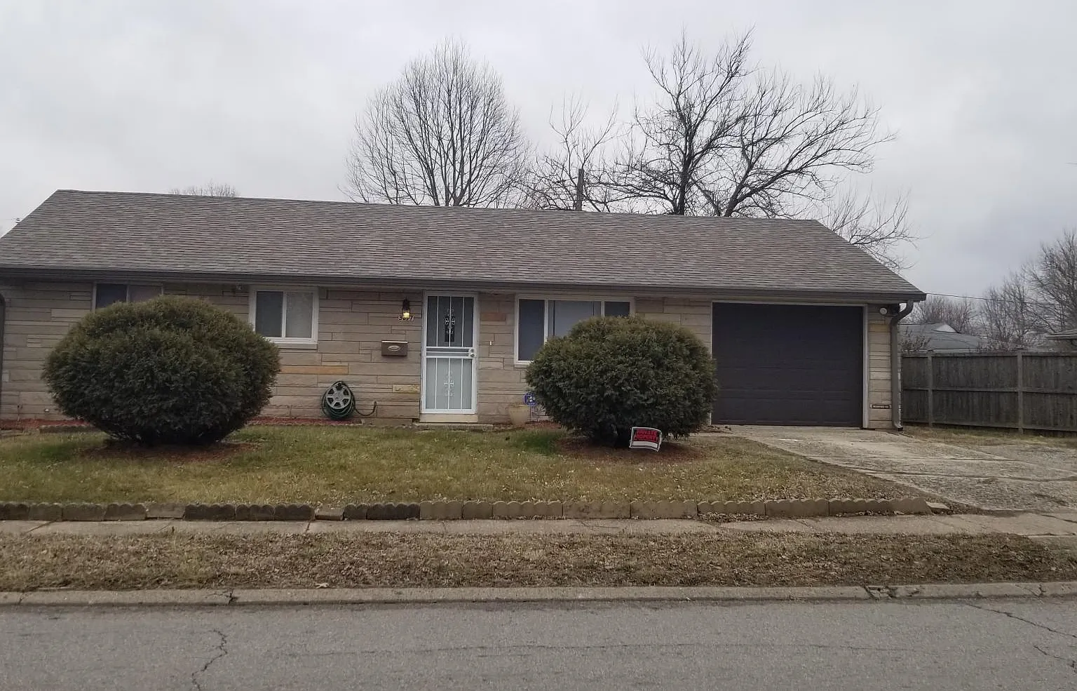 3 bed, 1200 sqft, $1,550 — Photo 1