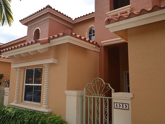 2nd image of 4939 Leeward Ln #3206