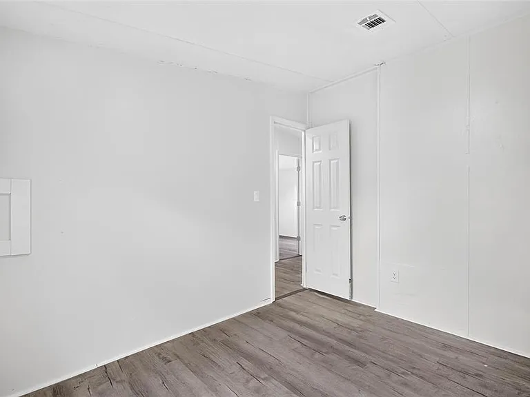 6766 NE 1st Pl — Photo 23