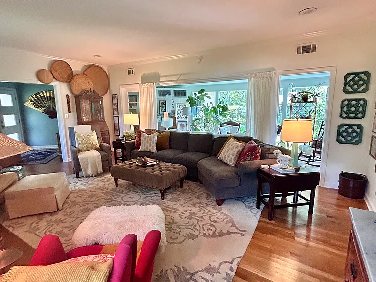 1203 Easton Dr — Photo 9