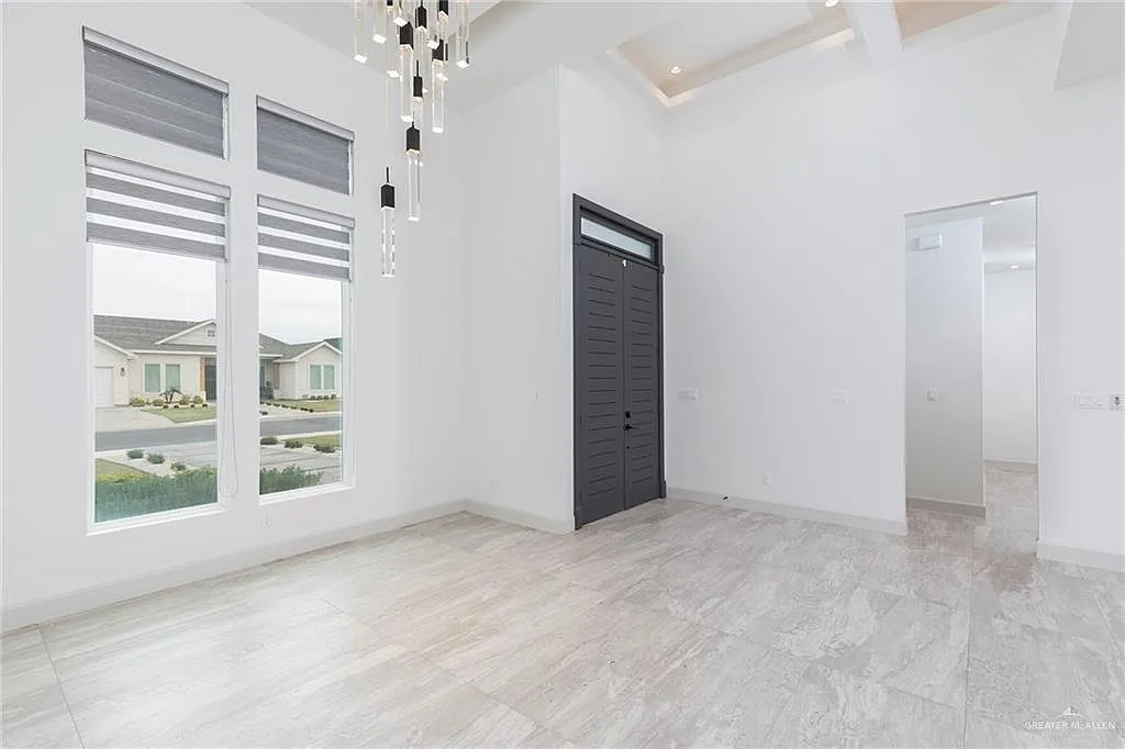 4 bed, 3.5 bath, 2300 sqft, $4,500 — Photo 4