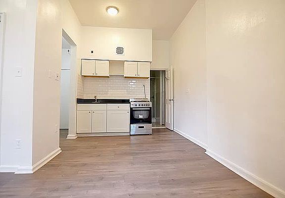3rd image of 142 W 130th St #60
