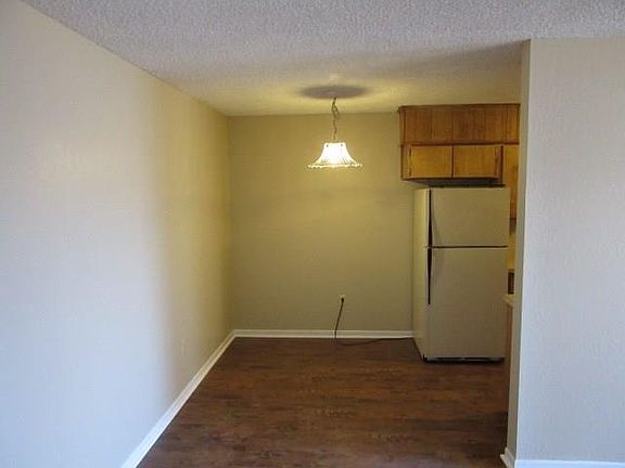 5th image of 709 Chaparral Cir