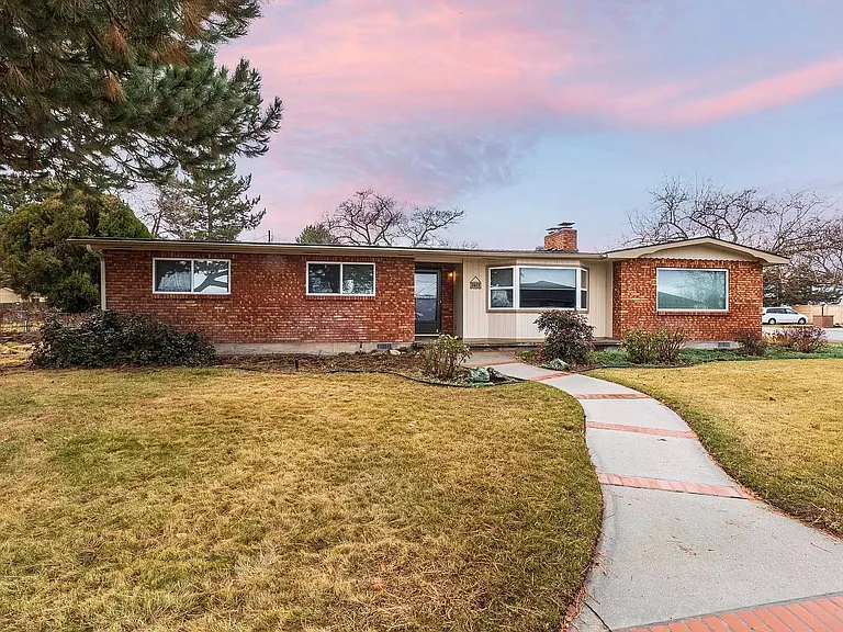 3411 W Hillcrest Dr — Photo 24