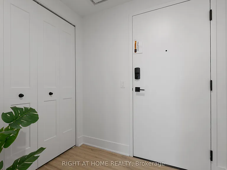 377 Winona Ave #607 — Photo 2