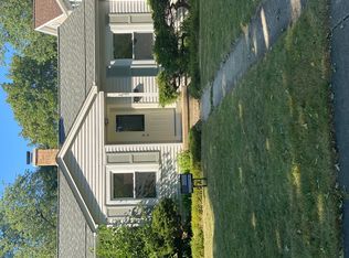 230 Coolidge Pl, Libertyville, IL 60048