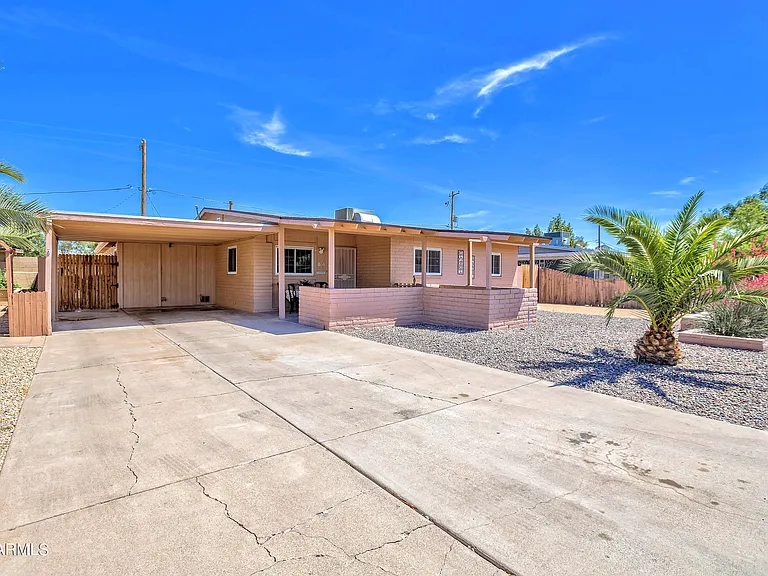 842 W Fairmount Ave — Photo 2