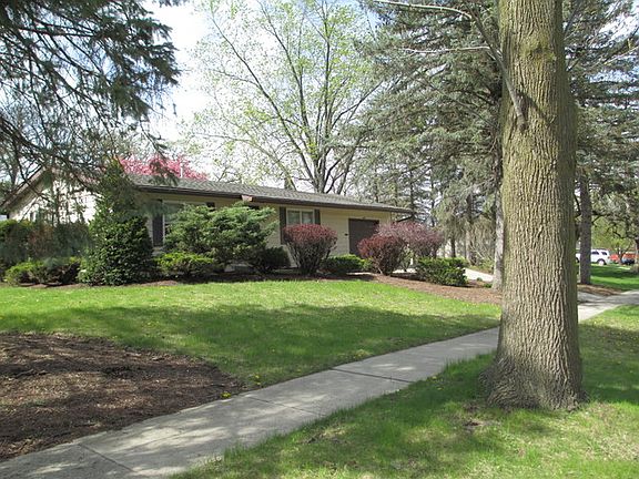3rd image of 4717 Chesterfield Dr