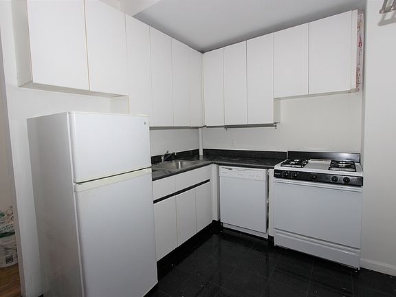 2nd image of 242 E 50th St APT 5D