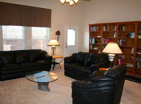4th image of 1204 Whispering Oaks Dr