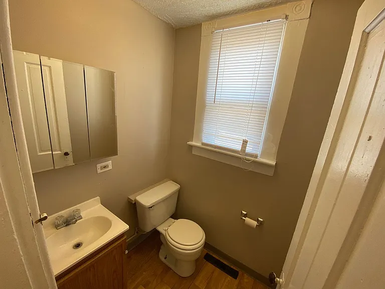 Hunter Ave 1444-1446 MLR (LH2) — Photo 17