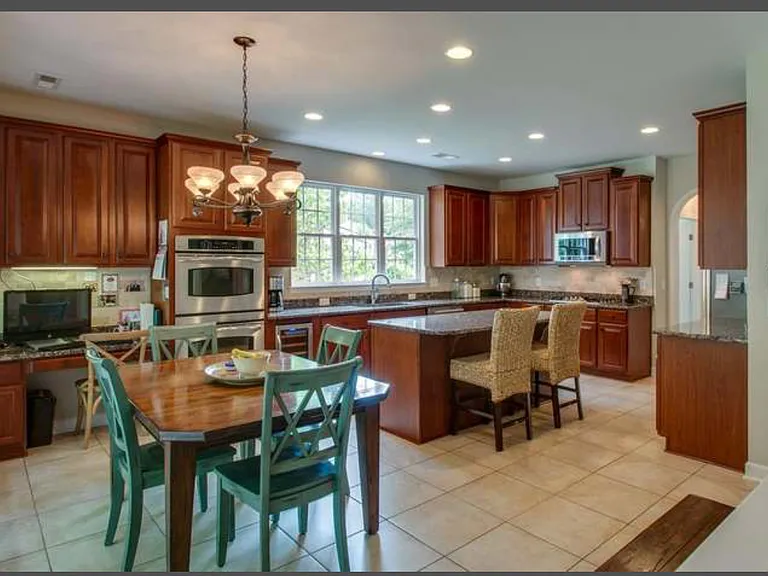 1515 Red Oak Dr — Photo 3