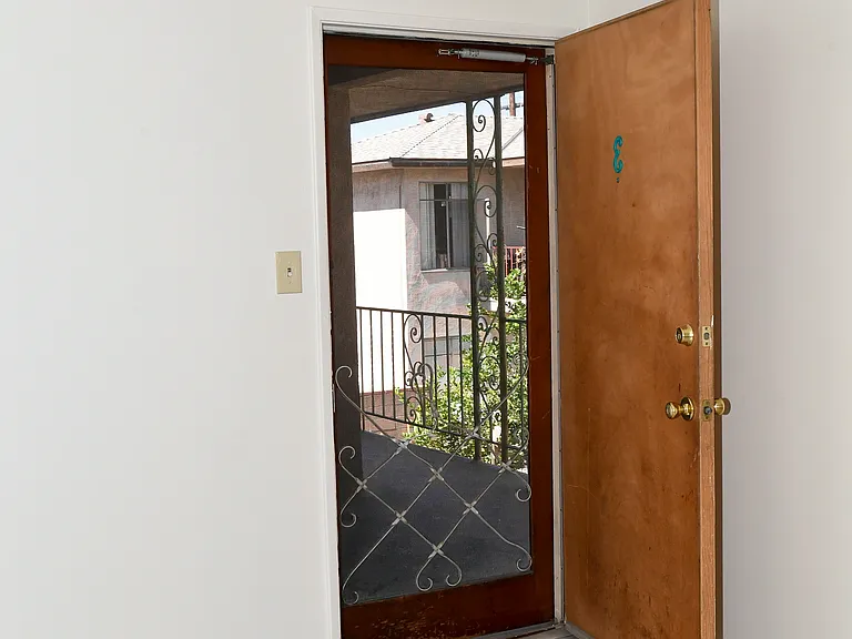 8167 Mountain View Ave #E — Photo 10