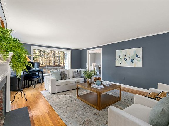 5th image of 26 Decatur Ln