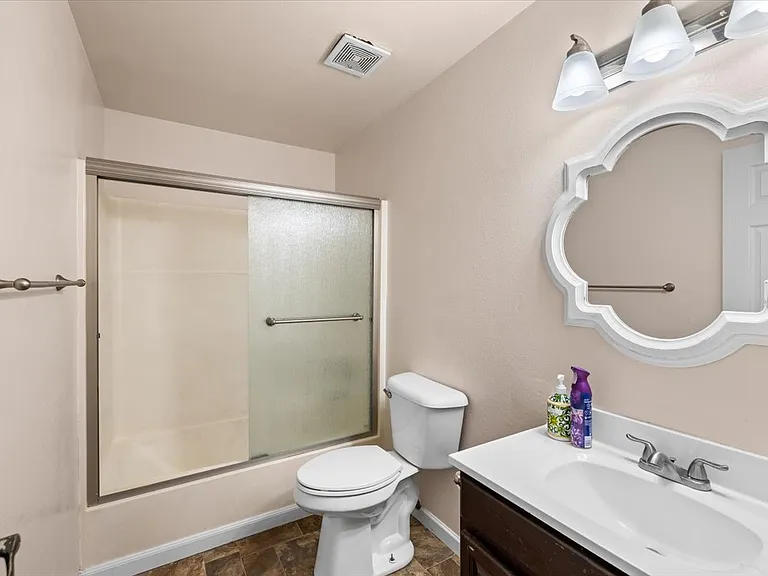 106 N Buchanan Ave — Photo 16