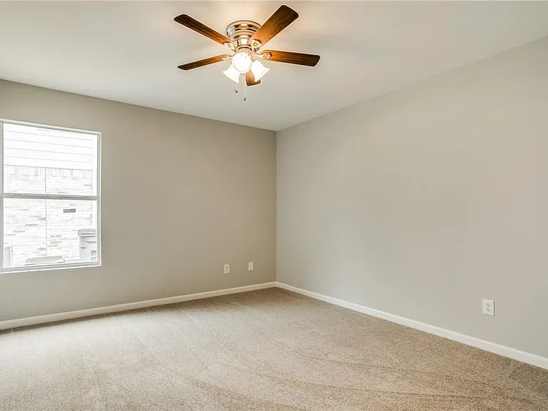 708 Claiborn Ln — Photo 9