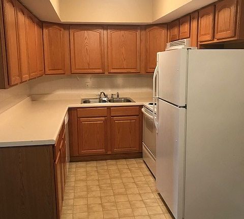 3rd image of 11554 Concord Village Ave APT F