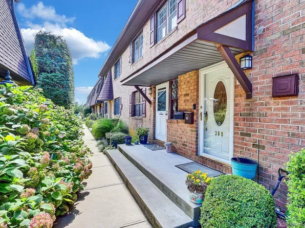 309 Mariners Way, Copiague, NY 11726