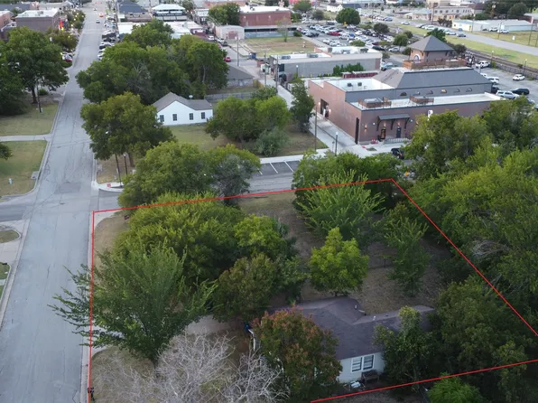 229 S Wilson St, Burleson, TX 76028