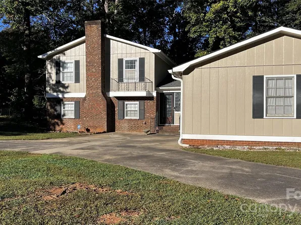1325 Leolillie Ln, Charlotte, NC 28216