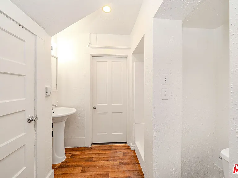 1404 S Manhattan Pl — Photo 19