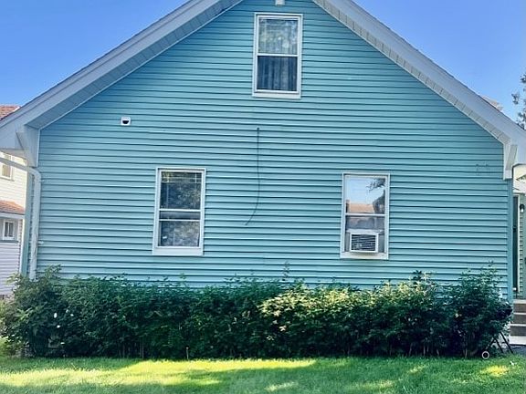 3rd image of 822 Woodford Ave