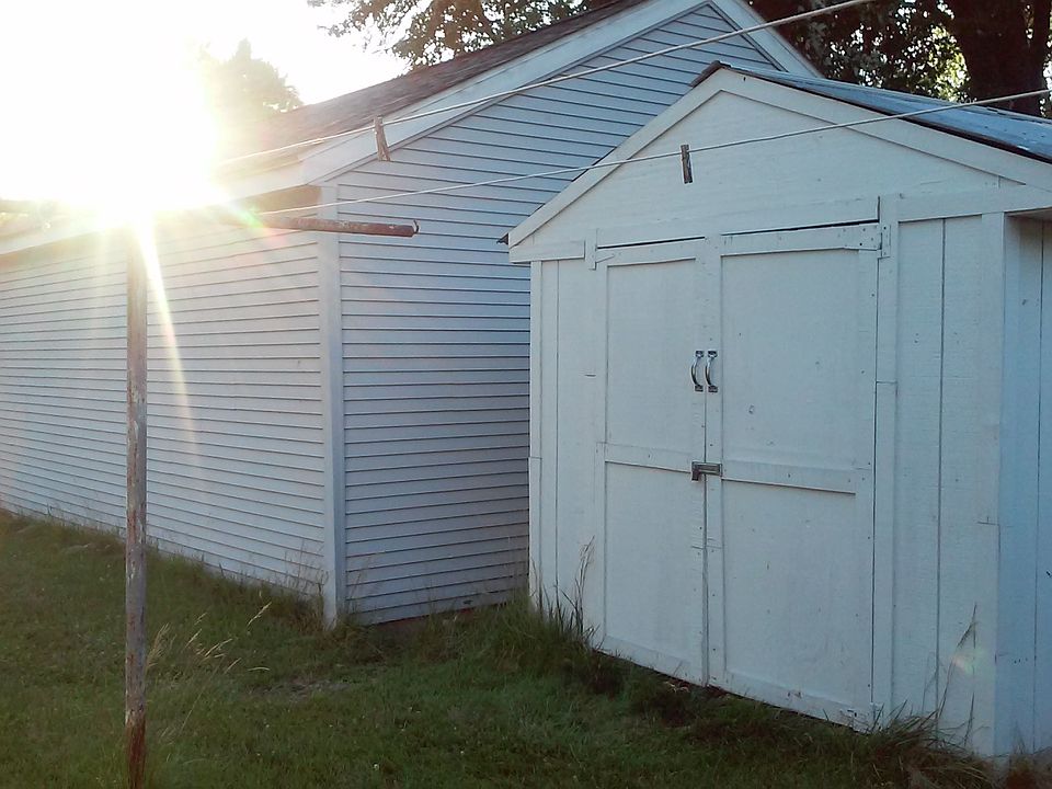 Extra storage shed behind garage