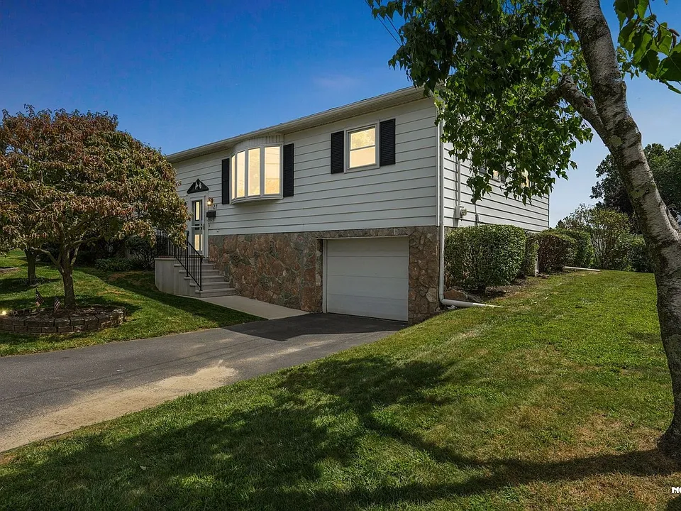 27 Garden Dr