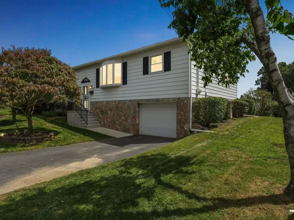 27 Garden Dr, Plains, PA 18705