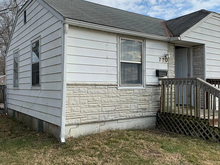 720 S Kansas Ave — Photo 1