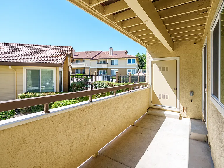 Woodland Hills Apartments — Photo 15